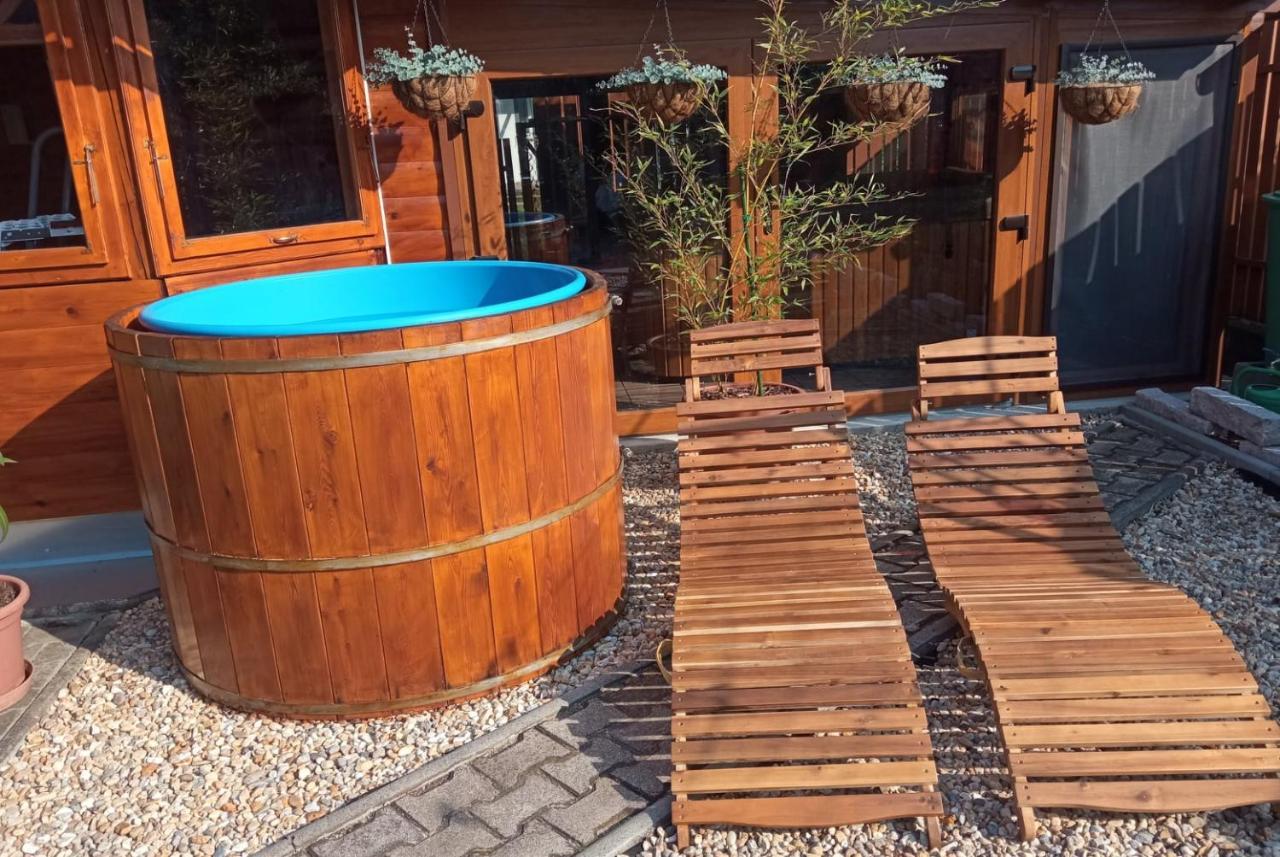 Mediterran Apartman Es Vendeghaz Hajdúszoboszló Εξωτερικό φωτογραφία