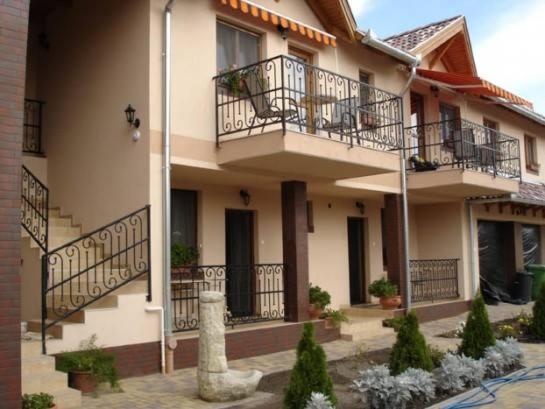 Mediterran Apartman Es Vendeghaz Hajdúszoboszló Εξωτερικό φωτογραφία