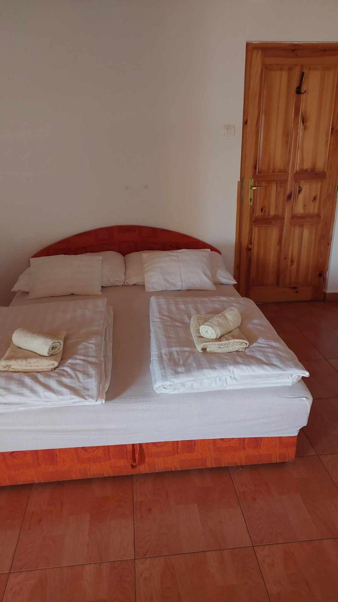 Mediterran Apartman Es Vendeghaz Hajdúszoboszló Εξωτερικό φωτογραφία