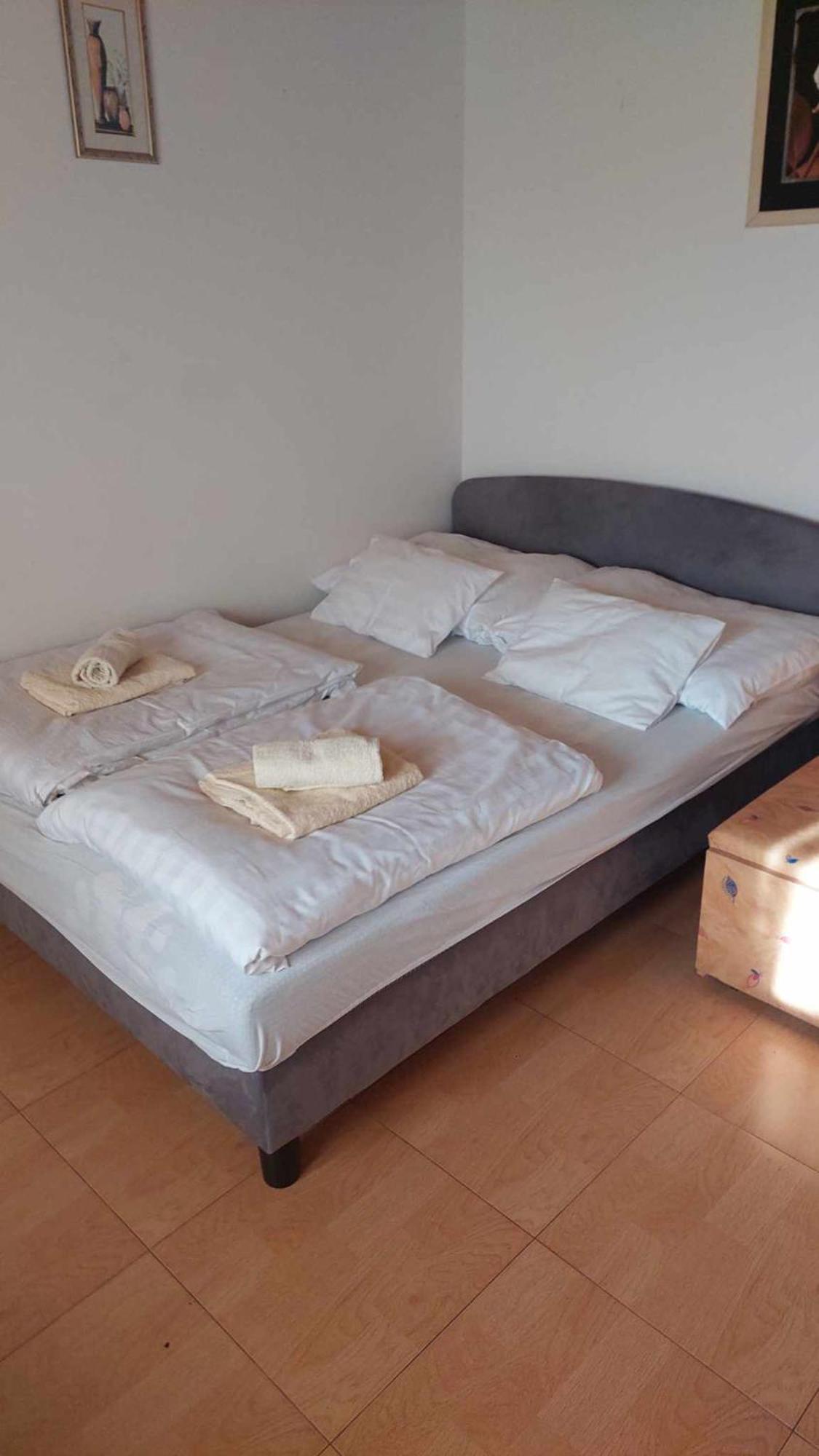 Mediterran Apartman Es Vendeghaz Hajdúszoboszló Εξωτερικό φωτογραφία